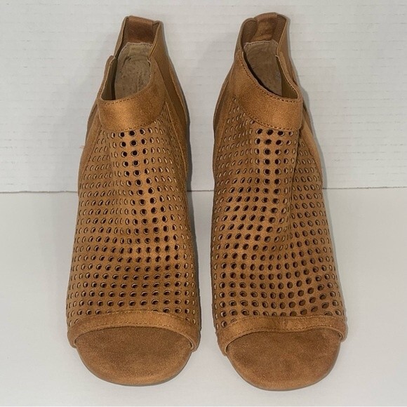 Guess Olysa Perforated Upper Taupe Block Heel Open Toe Bootie Size 5.5 - Picture 3 of 7